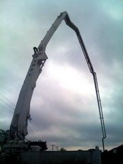 concrete pumper truck with dogs